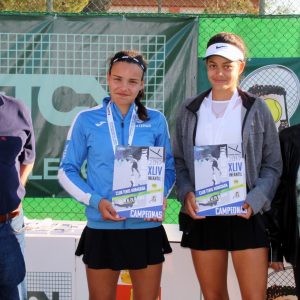 Foto_campeonas_-Daniela-Lozano-y-Amelie-Rosadoro-300x300