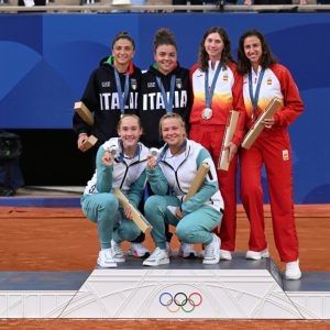 sara-sorribes-y-cristina-bucsa-medalla-bronce-4-300x300