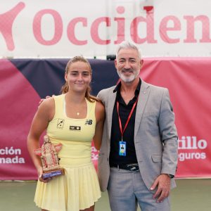 charo-esquiva-campeona-w35-baza-1-300x300